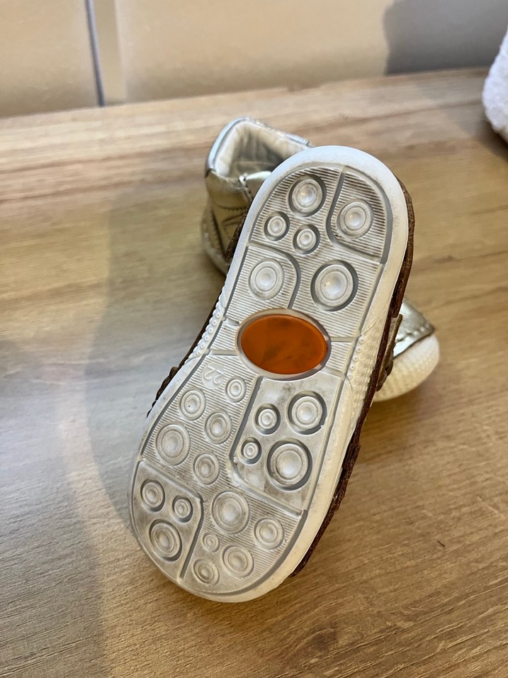 Kız Bebek Altın Renkli Nakışlı ortopedik İlk Adım Ayakkabısı - Görsel 3