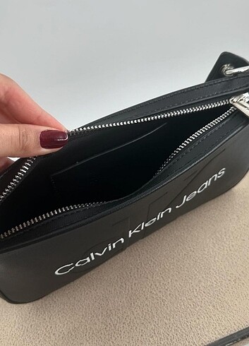 Beden siyah Renk Calvin Klein marka çantamız