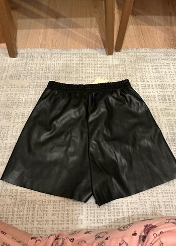 Siyah Deri Mini Şort - Görsel 4