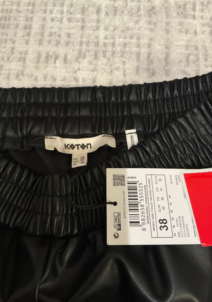 Siyah Deri Mini Şort - Görsel 3