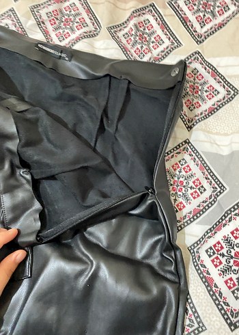 Drapeli Siyah Deri Uzun Etek - Görsel 4