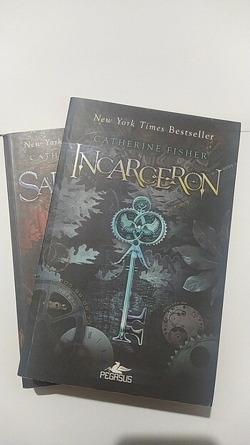  Incarceron serisi 2 kitap ciltsiz