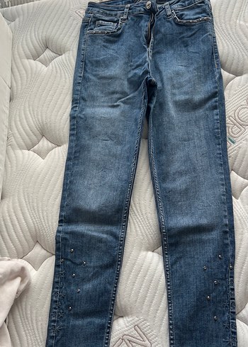 Nakışlı Düğmeli Mavi Kadın Kot Pantolon