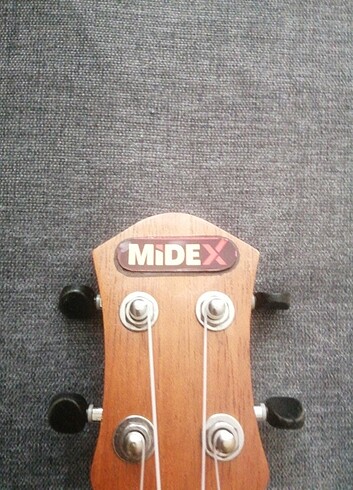 Diğer Midex Elvis u100s ukulele