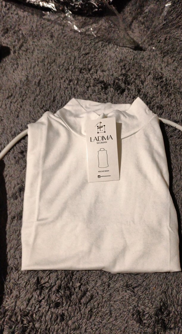 Beyaz Yüksek Yakalı Kolsuz Bluz 0 üründür - Görsel 2