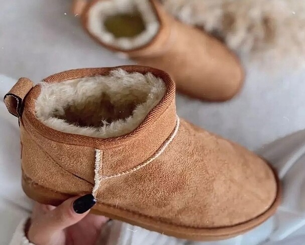 Ugg mini taba