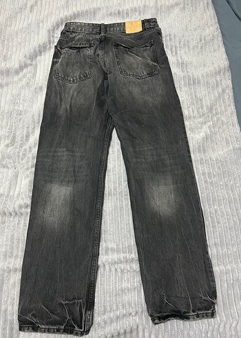 38 Beden Pull and Bear straight fit orta bel siyah taşlanmış jean