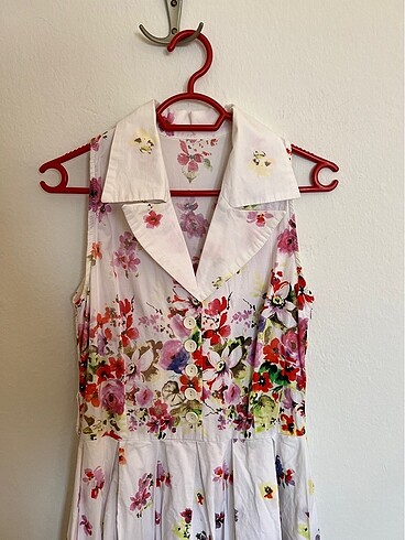 Beyaz çiçekli vintage elbise