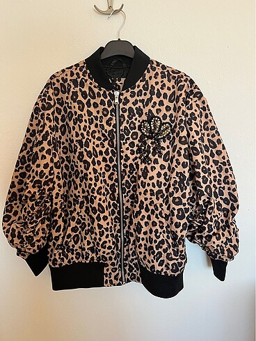 Leopar desenli bomber ceket