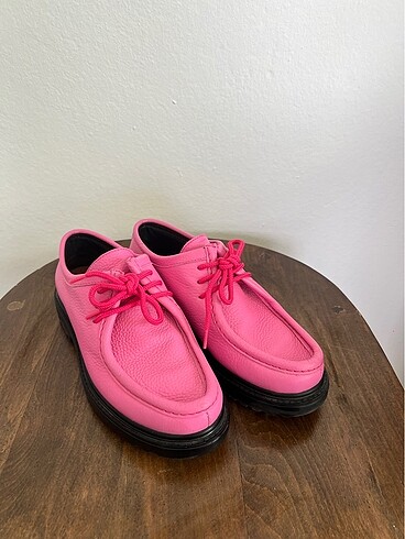 Pembe gerçek deri ayakkabı
