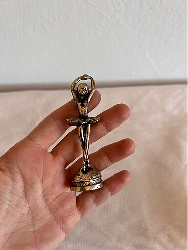 Pirinç balerin figürü biblo