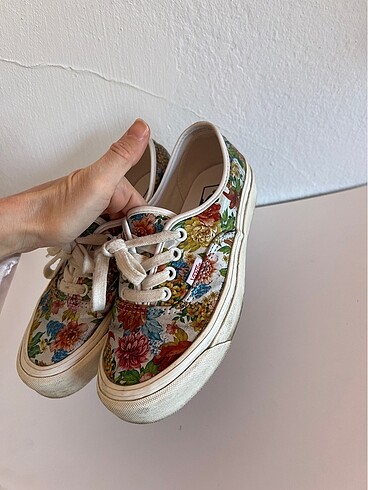 36 Beden Vans yaldızlı çiçekli