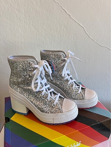 Converse Chuck 70 Deluxe Heel Pride