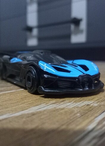  Beden Bugatti bolide hiç hasarı yok çizik sadece üzerinde var fiyat es