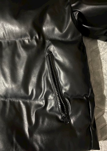 Zara Siyah Deri Kapüşonlu Kadın Kışlık Ceket
