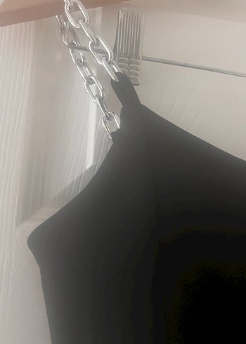 Zincir Detaylı V Yakalı Siyah kısa Elbise - Görsel 5