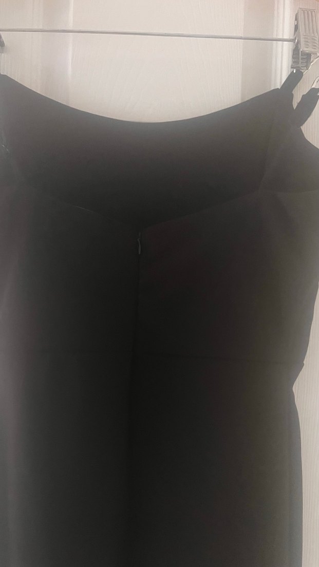 Zincir Detaylı V Yakalı Siyah kısa Elbise - Görsel 3