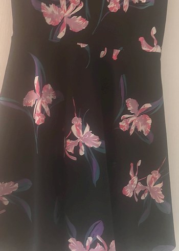 Guess Siyah Çiçek Desenli Tokalı Broş - Görsel 4