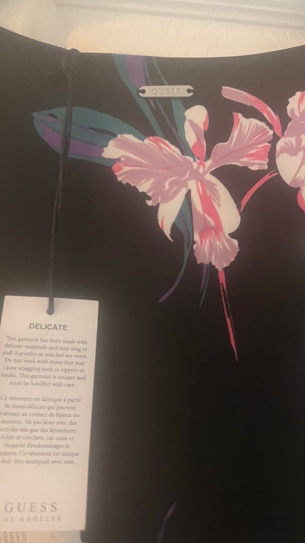 Guess Siyah Çiçek Desenli Tokalı Broş - Görsel 5