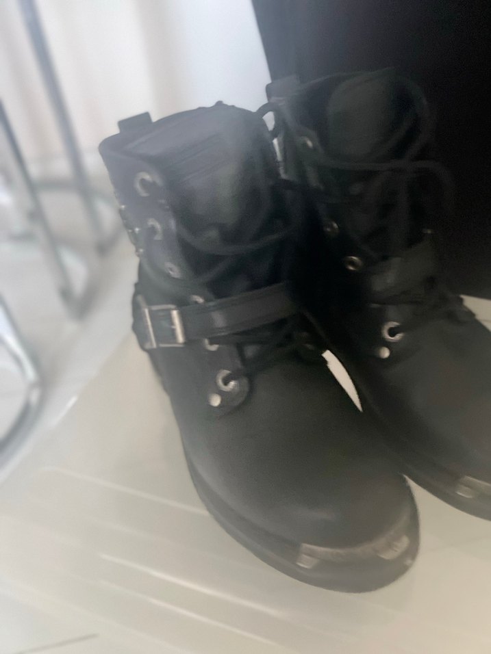 Siyah Tokalı Yüksek Topuklu Biker Bot - Görsel 4