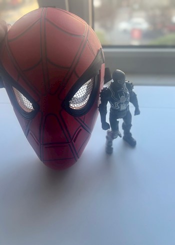 Siyah Aksiyon Figürü ve Örümcek Adam Maskesi - Görsel 5