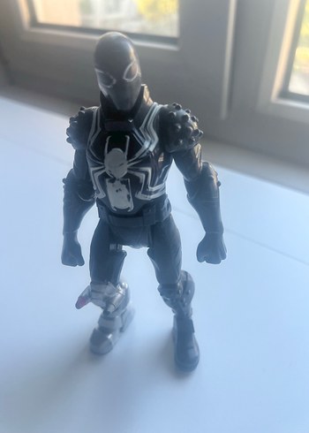 Siyah Aksiyon Figürü ve Örümcek Adam Maskesi - Görsel 4