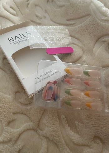 Pastel renkli badem protez takma tırnak - Görsel 3