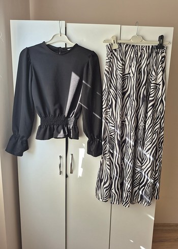 Zebra Desenli Piliseli Mini Bluz Etek Takım