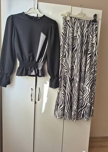 Diğer Zebra Desenli Piliseli Mini Bluz Etek Takım