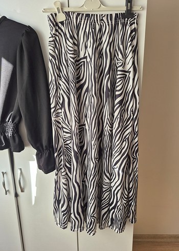38 Beden siyah Renk Zebra Desenli Piliseli Mini Bluz Etek Takım