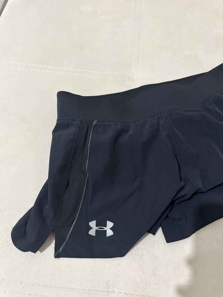 Under Armour Siyah Kadın Mini Spor Koşu Şort - Görsel 3