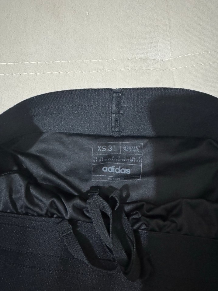 Adidas Siyah Elastik Bel Kadın Mini Spor Koşu Şort - Görsel 3