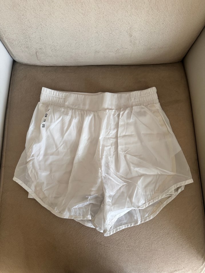 Nike Beyaz Mini Spor Koşu Şort - Görsel 2