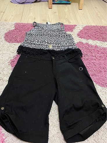 LC Waikiki H&M crop üst, LCW siyah kot şort, kolye ve yüzük seti