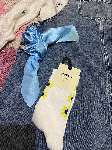 LCW Kot salopet ve çiçekli kazak, toka, çorap - Görsel 7