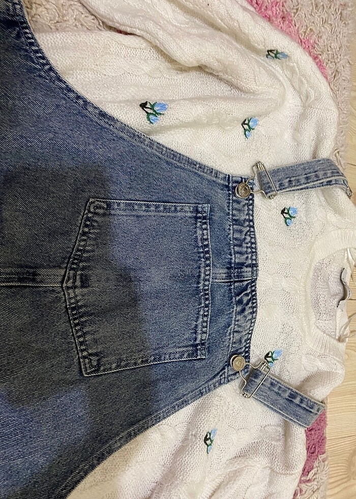 LCW Kot salopet ve çiçekli kazak, toka, çorap - Görsel 3