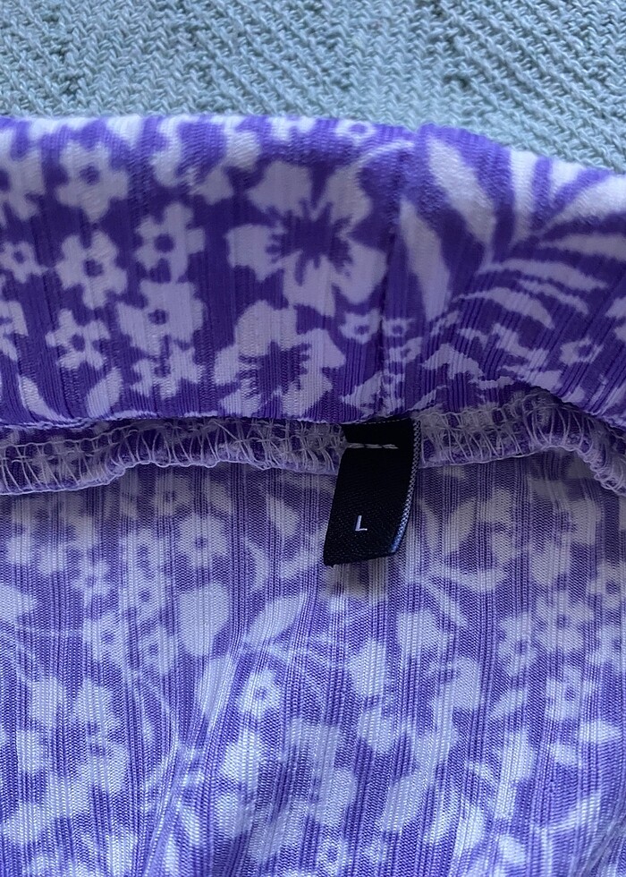 Trendyolmilla yırtmaçlı çiçekli mor etek - Görsel 4