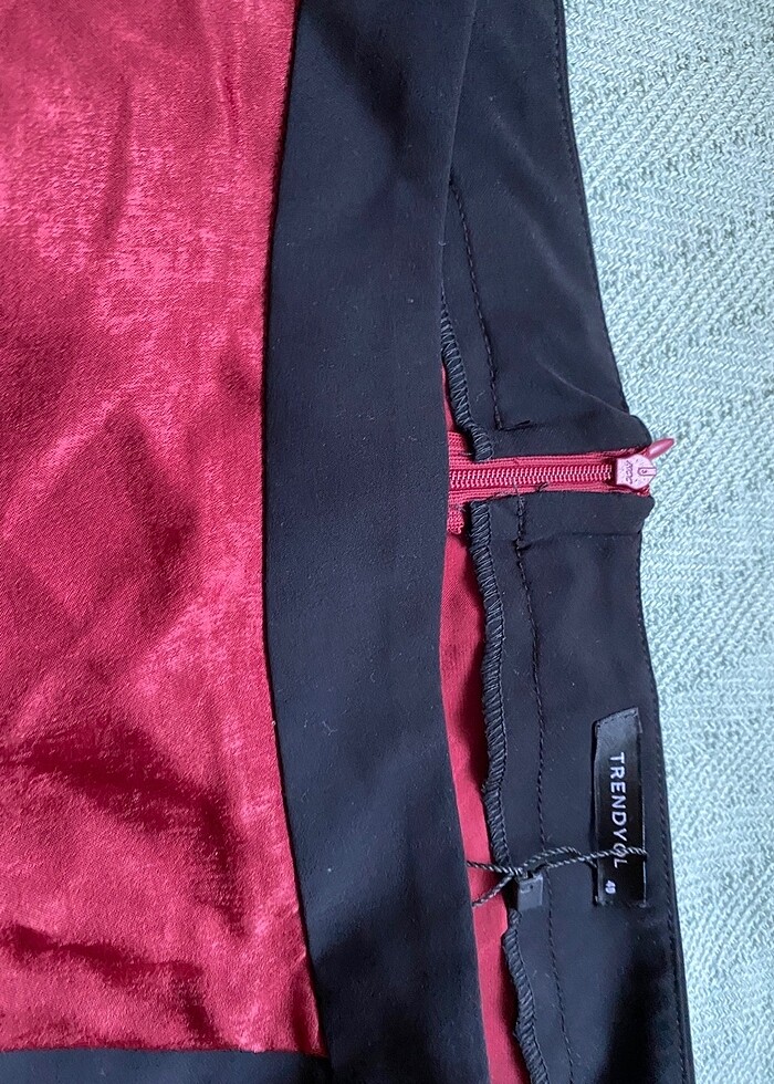 Trendyolmilla saten etiketli midi yırtmaçlı etek - Görsel 4