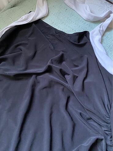 Trendyolmilla siyah boyundan bağlamalı sırt dekolteli elbise - Görsel 6