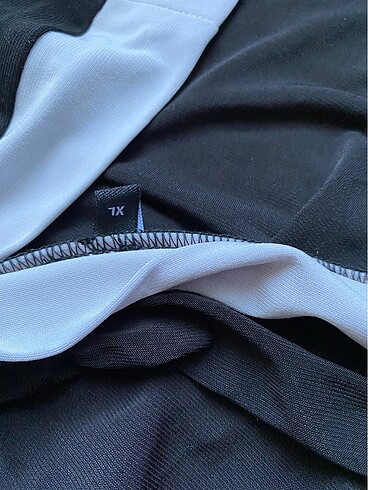 Trendyolmilla siyah boyundan bağlamalı sırt dekolteli elbise - Görsel 9