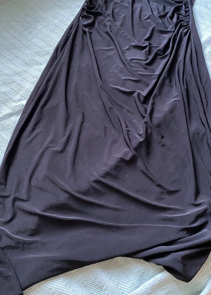 Trendyolmilla siyah boyundan bağlamalı sırt dekolteli elbise - Görsel 4