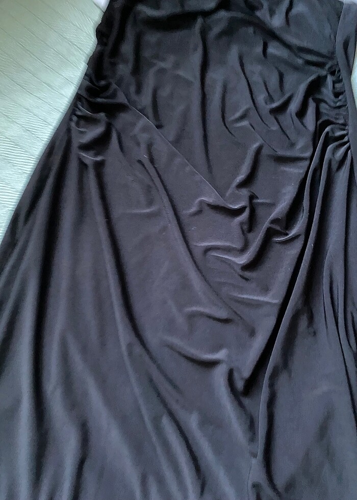 Trendyolmilla siyah boyundan bağlamalı sırt dekolteli elbise - Görsel 5