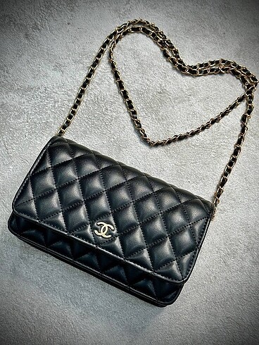 Chanel zincir askılı çanta