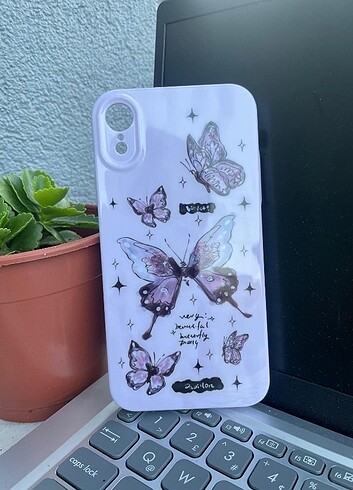 MOR KELEBEK DESENLİ KILIF (iPhone XR)