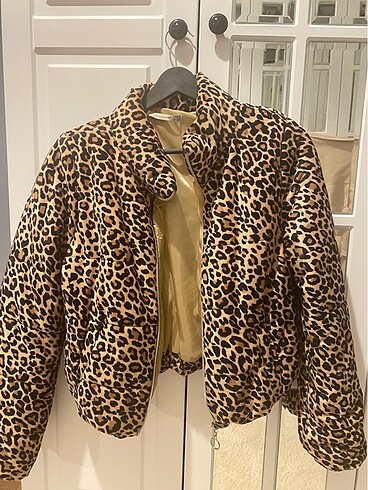 Leoparlı şişme ceket
