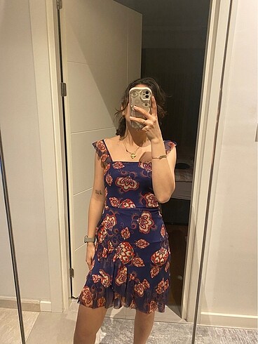 Çiçekli askılı kısa elbise Trendyolmilla