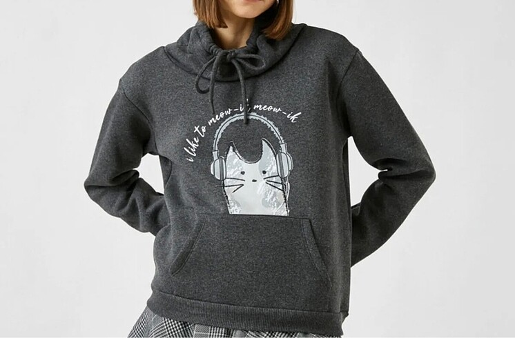 Kapüsonlu Cepli Baskili Sweatshirt