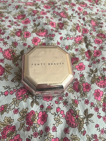 Fenty Beauty büyük boy pudra 02