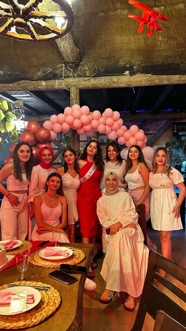 Kırmızı Drapeli V Yakalı Midi Elbise - Görsel 3