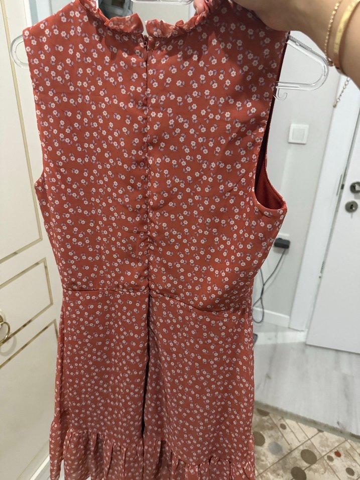 Kolsuz, Fırfırlı Midi Elbise - Görsel 3